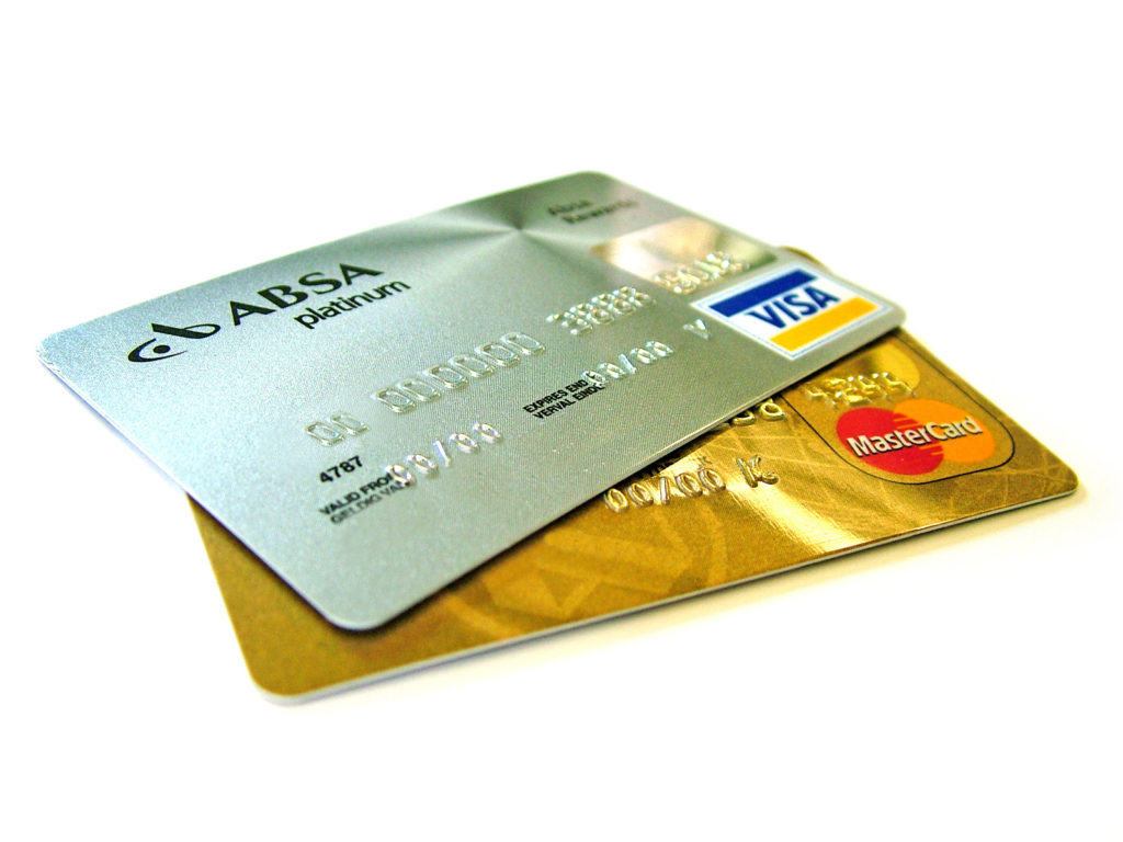 כרטיסי אשראי. ועדת שטרום ממליצה להפריד בין אשראי לבנקים